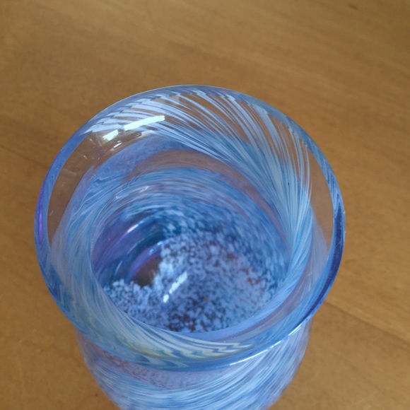 Blue & white art glass swirl bud vase 4.5” tall - Picture 4 of 7